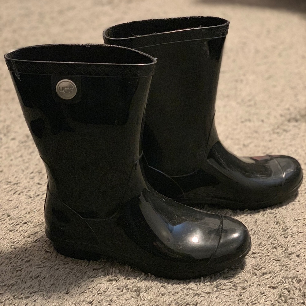UGG short gloss rainboot